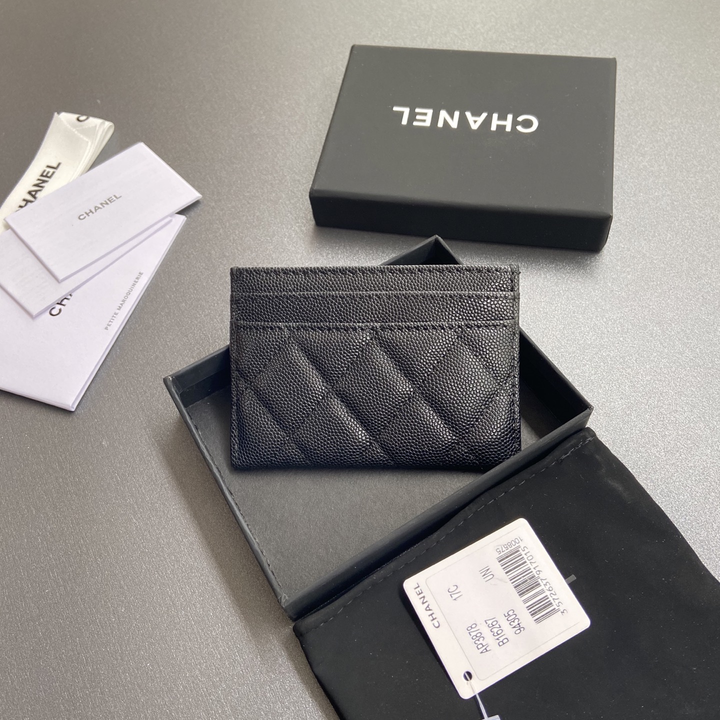 TOP CHANEL Card Holder Calfskin 11x7.5cm - Black & GHW