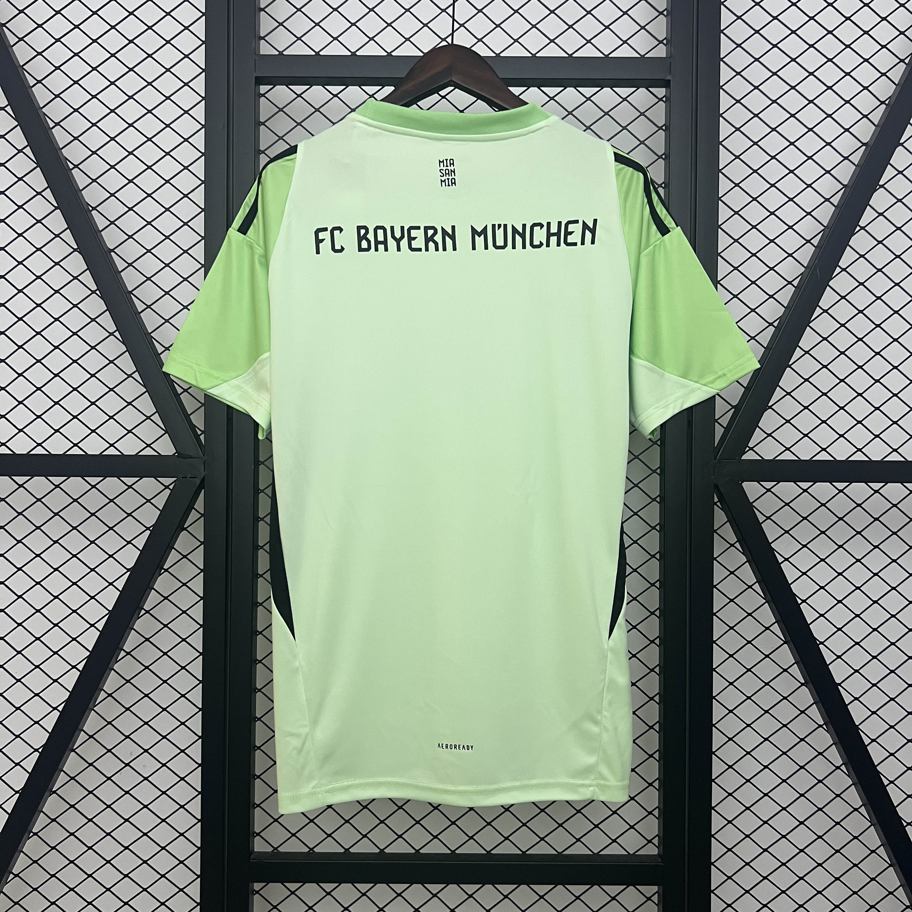 2025/2026 Bayern Munich Goalkeeper Green Football Jersey 1:1 Thai Quality