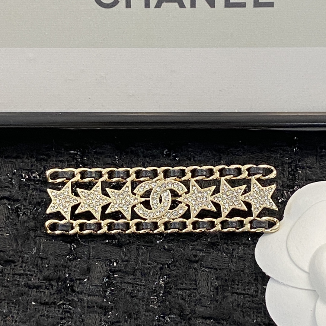 TOP CHANEL Leather Chain Diamond Star Lambskin Brooch - Gold