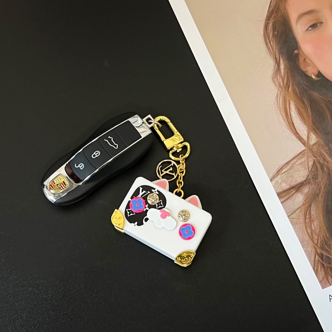 TOP Louis Vuitton LV Cat Trunk Keychain-White