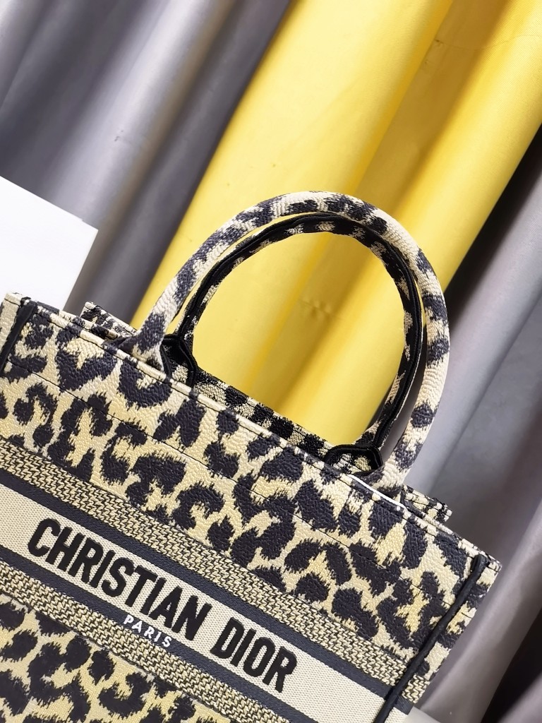 TOP Christian Dior SMALL Christian Dior BOOK TOTE Beige Multicolor Mizza Embroiderye 26.5X24X17cm