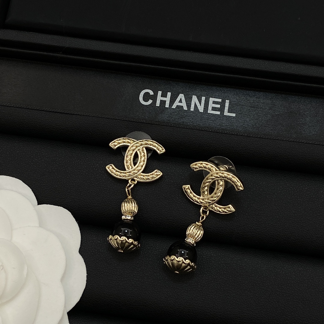 TOP CHANEL CC Earrings - Gold