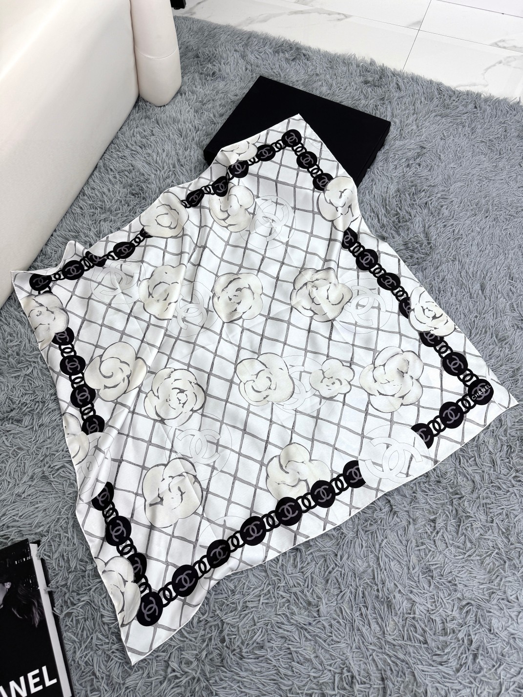 TOP CHANEL Silk Scarf 90 x 90 cm - 2 Colors