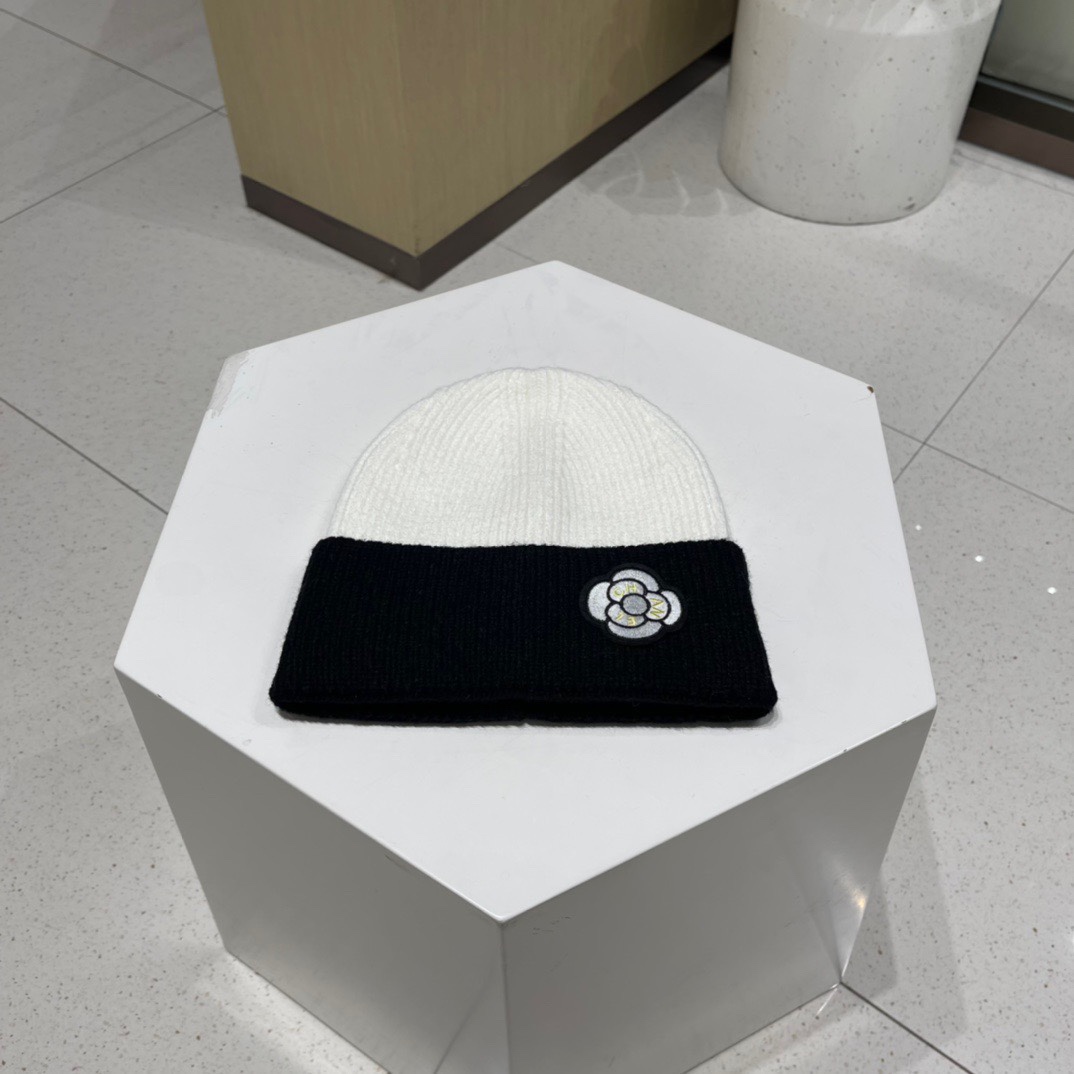 TOP CHANEL Camellia Colorblock Knitted Hat - 4 Colour