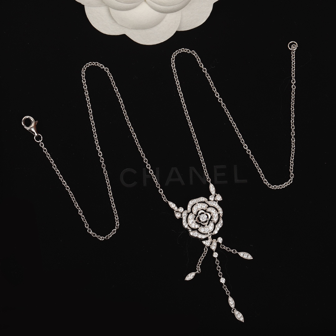TOP CHANEL Camellia Necklace