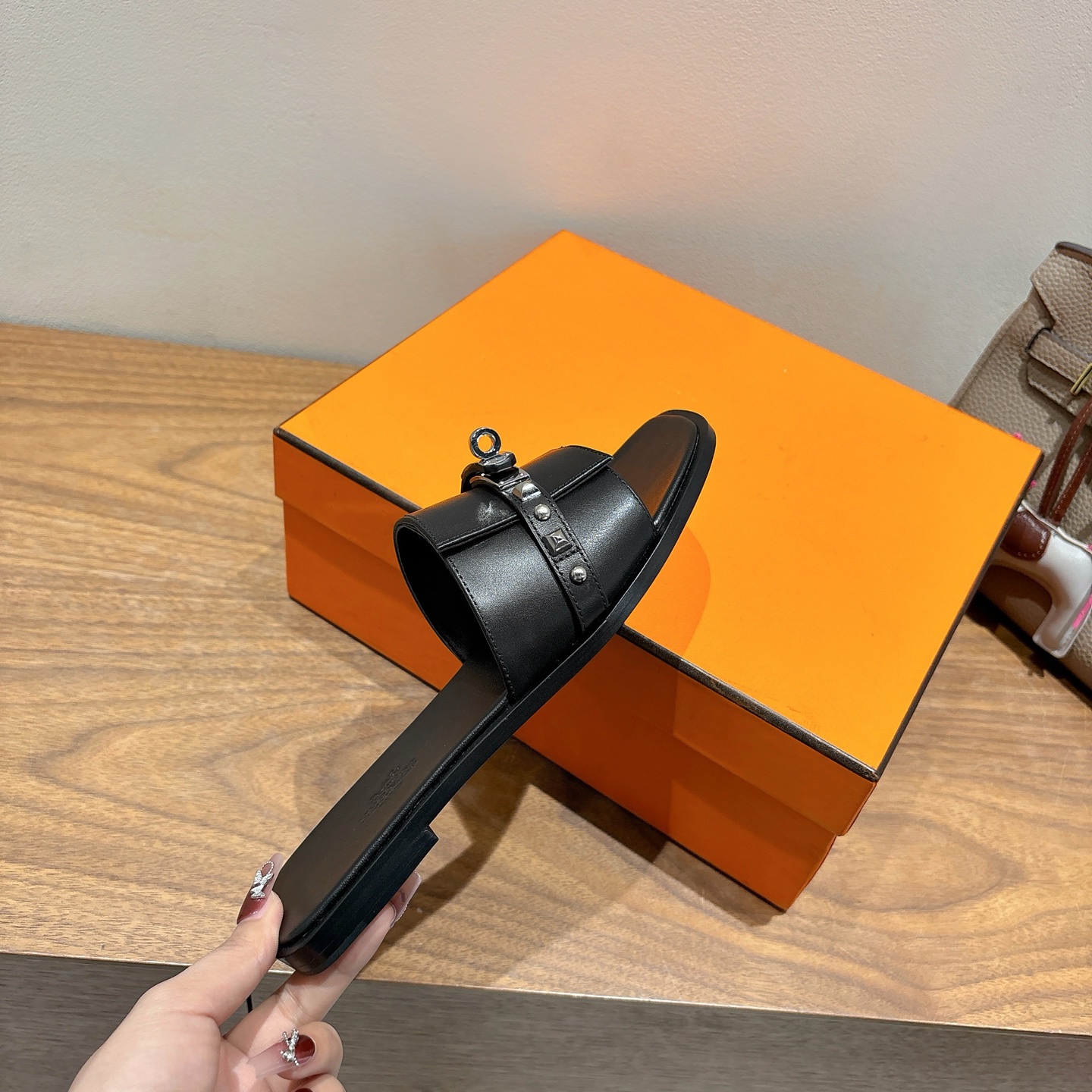 TOP HERMES Slippers- Black