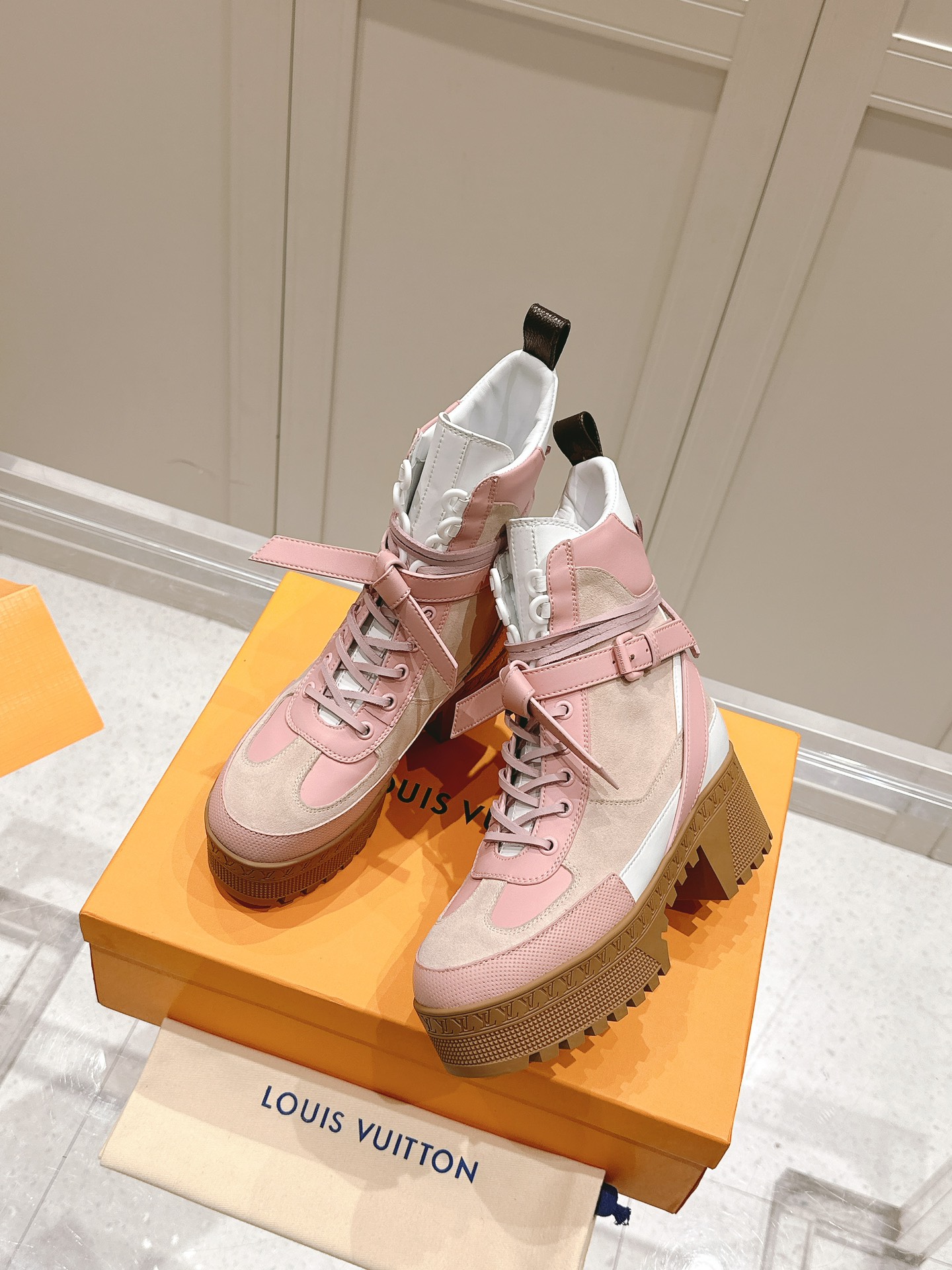 TOP Louis Vuitton LV Chunky Heel Boots - 3 Color