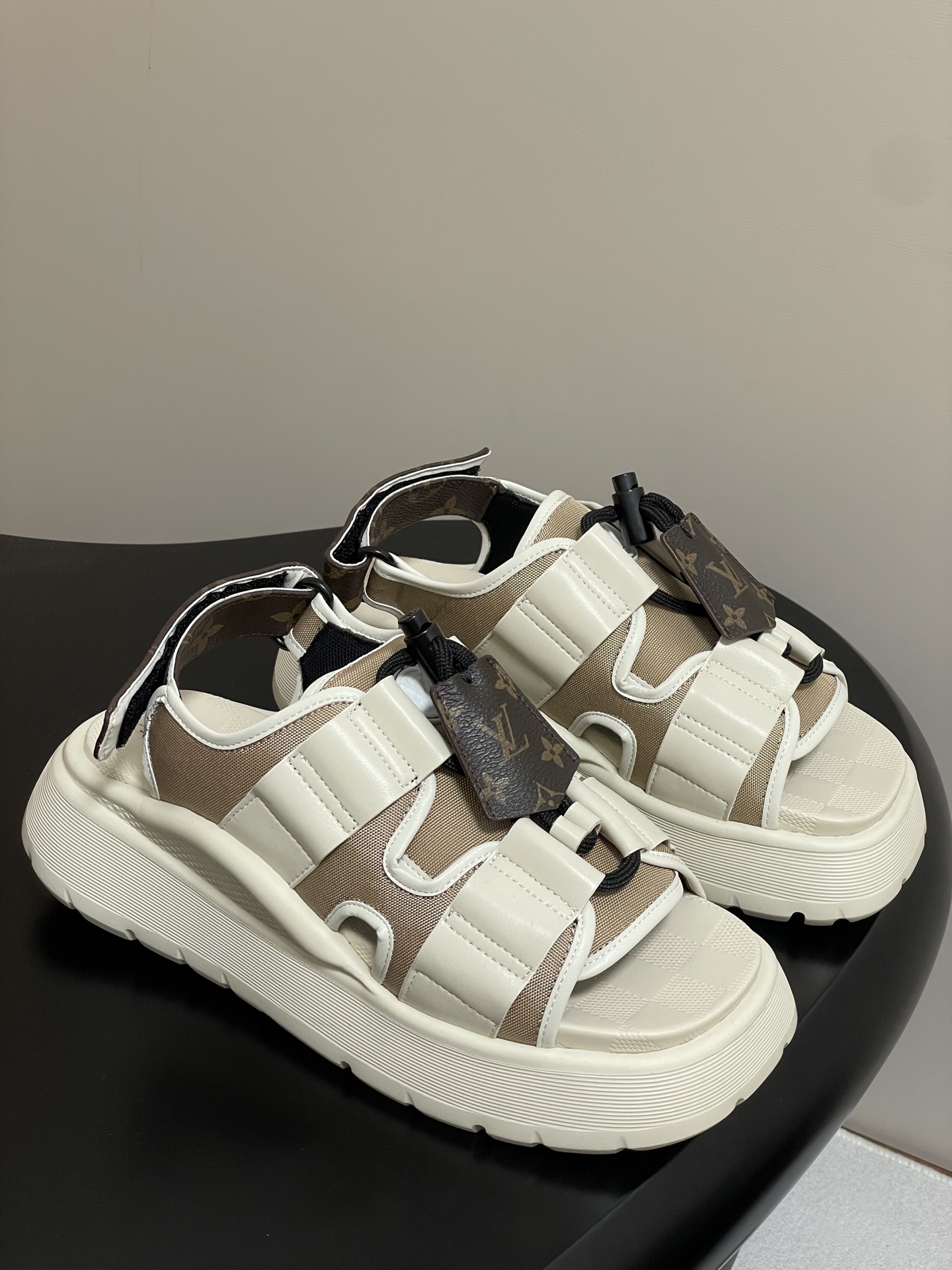 TOP Louis Vuitton LV Chameleon Sandals - 4 Color