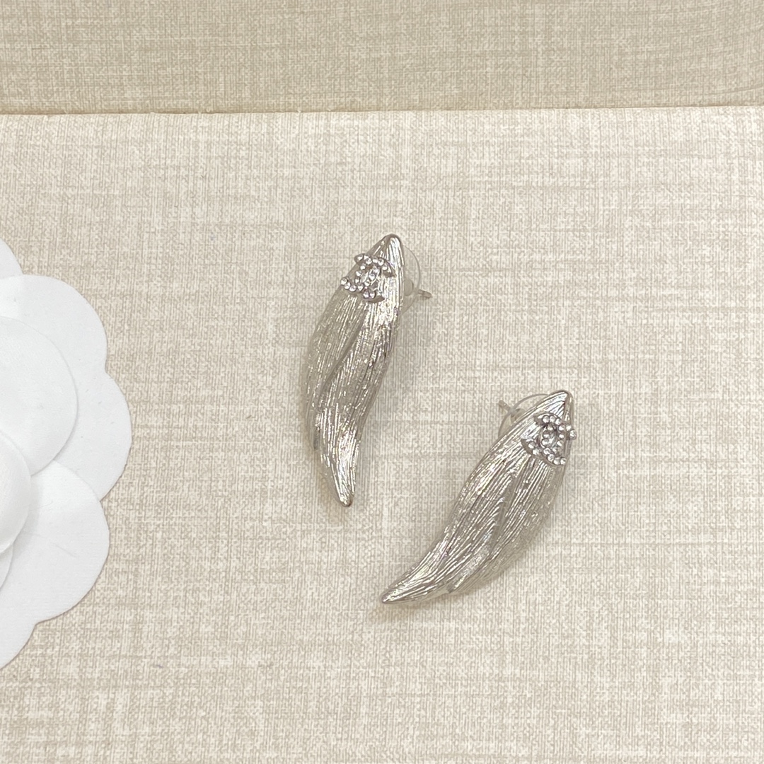 TOP CHANEL CC Earrings - 2 Colors