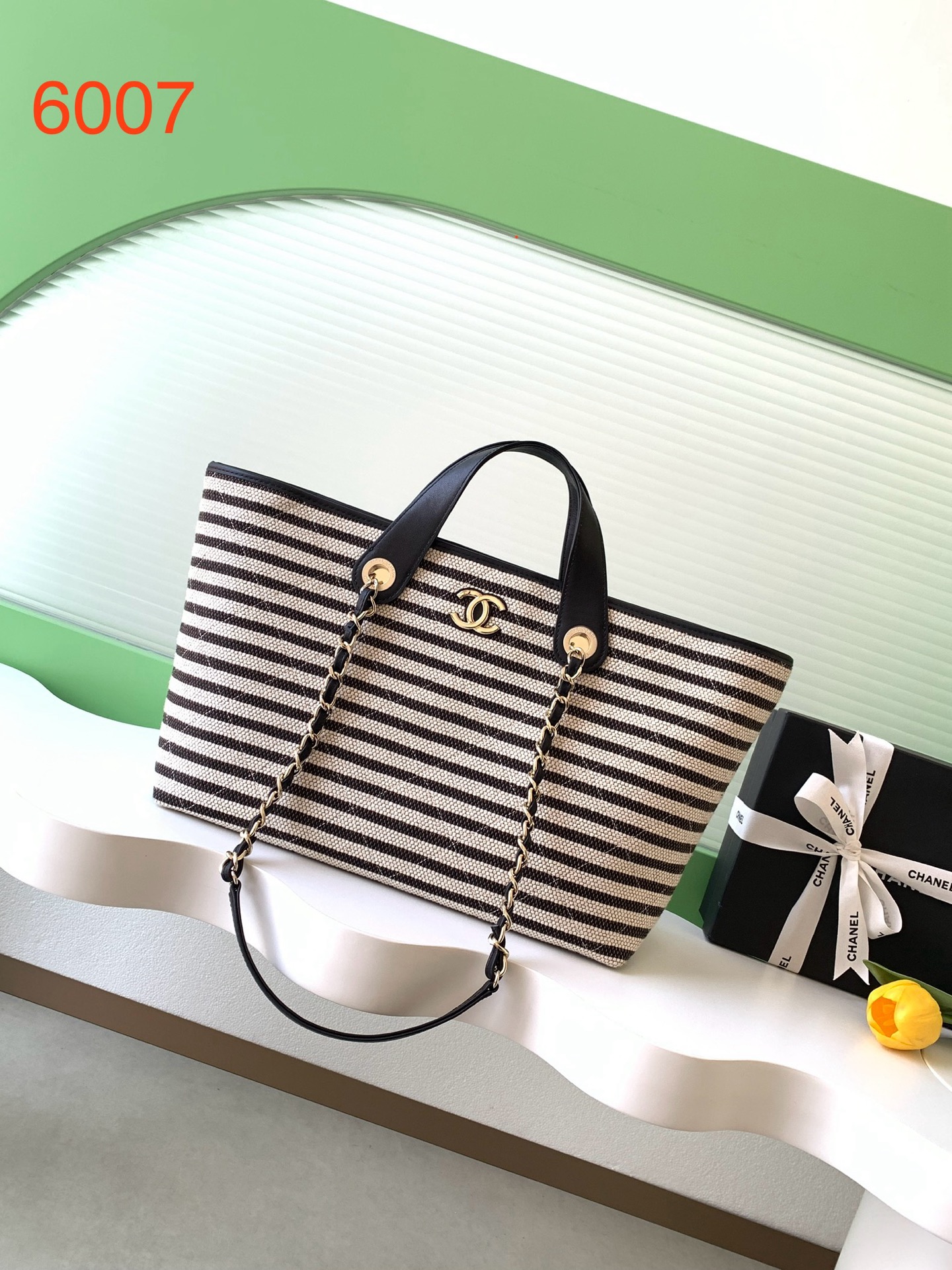 TOP CHANEL Early Spring Resort Collection Woven Striped Bag 25-46-13 cm - 3 Colors
