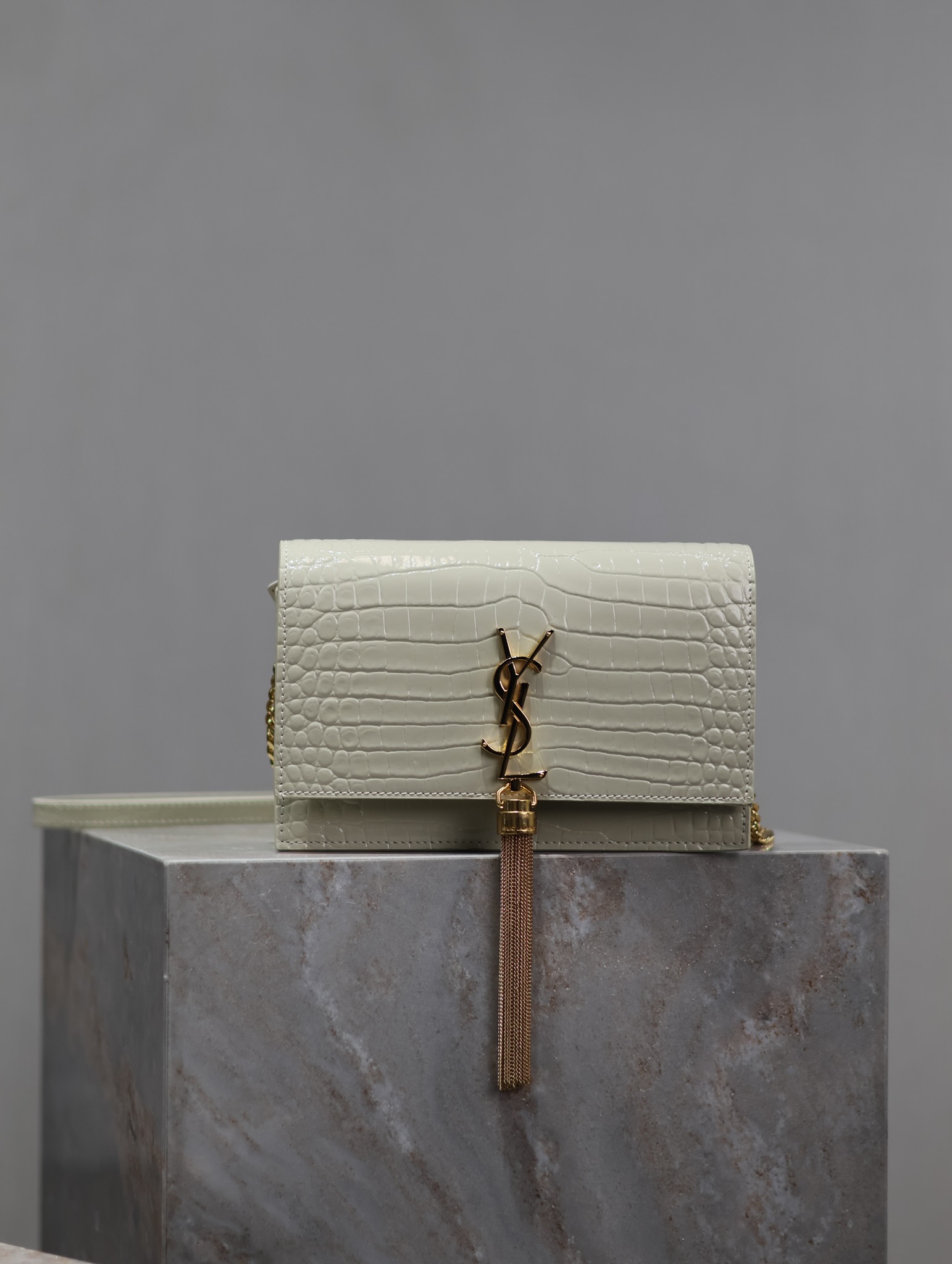 TOP Yves Saint Laurent YSL Kate Tassel Bag Croc Embossed Cowhide 19x12.5x4cm - White & GHW