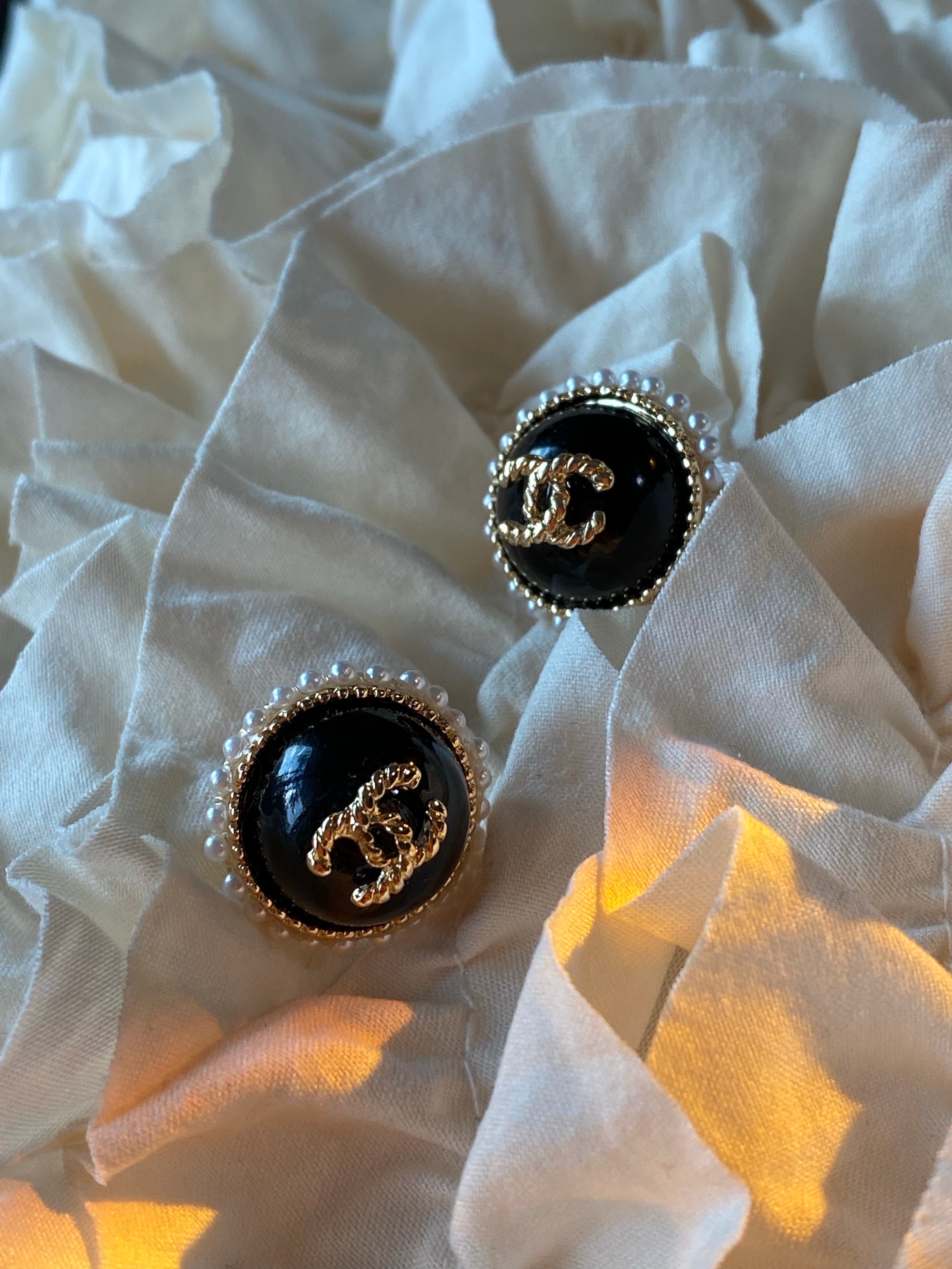 TOP CHANEL Stud Lady Earrings