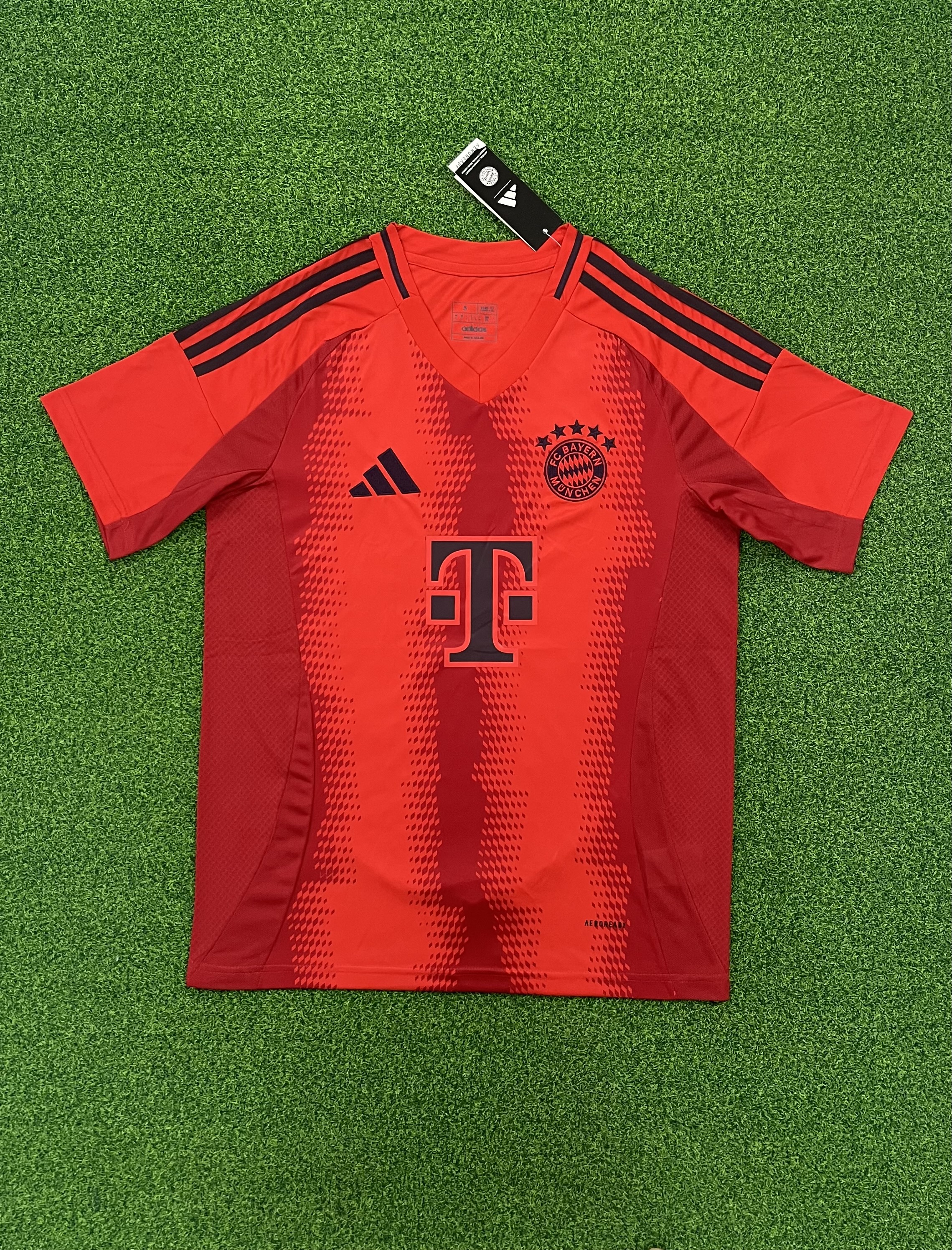 2425 FC Bayern home jersey.Player embroidery version