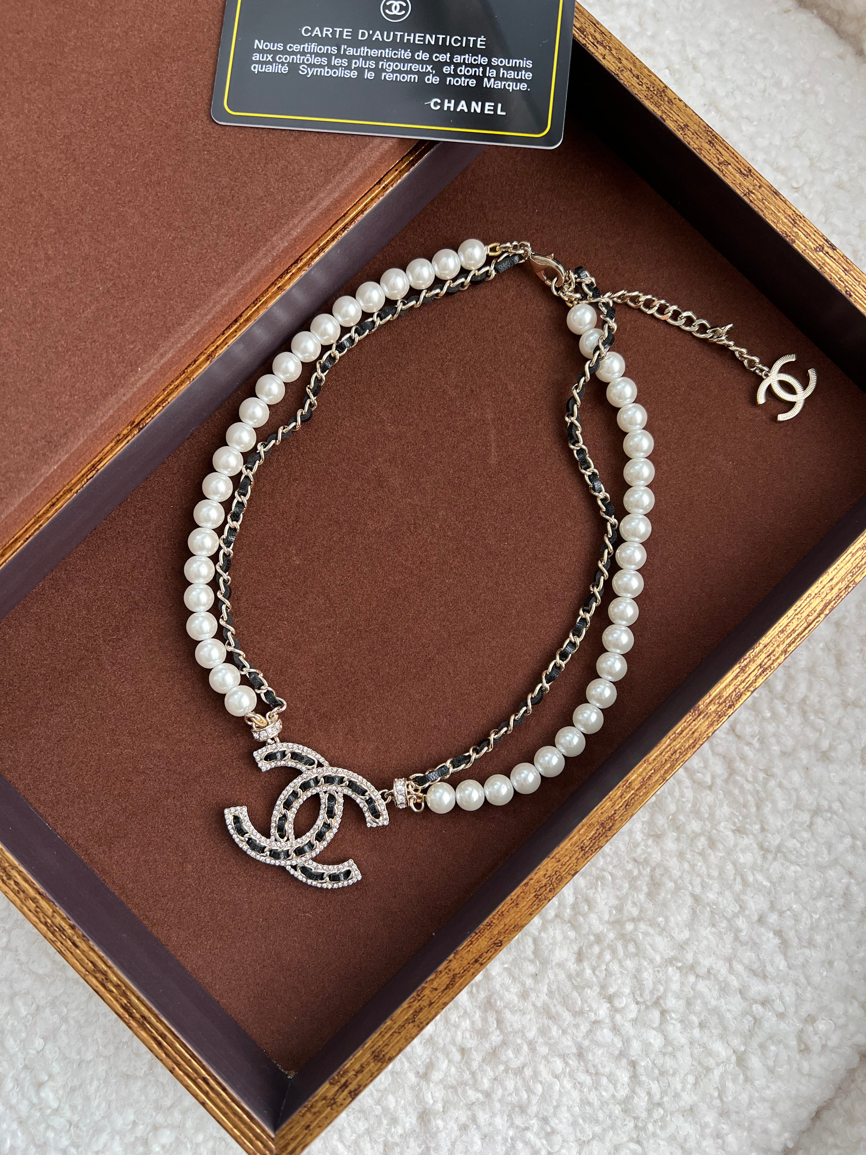 TOP CHANEL Logo Crystal Pearl/Gold Chain/ Leather Necklace