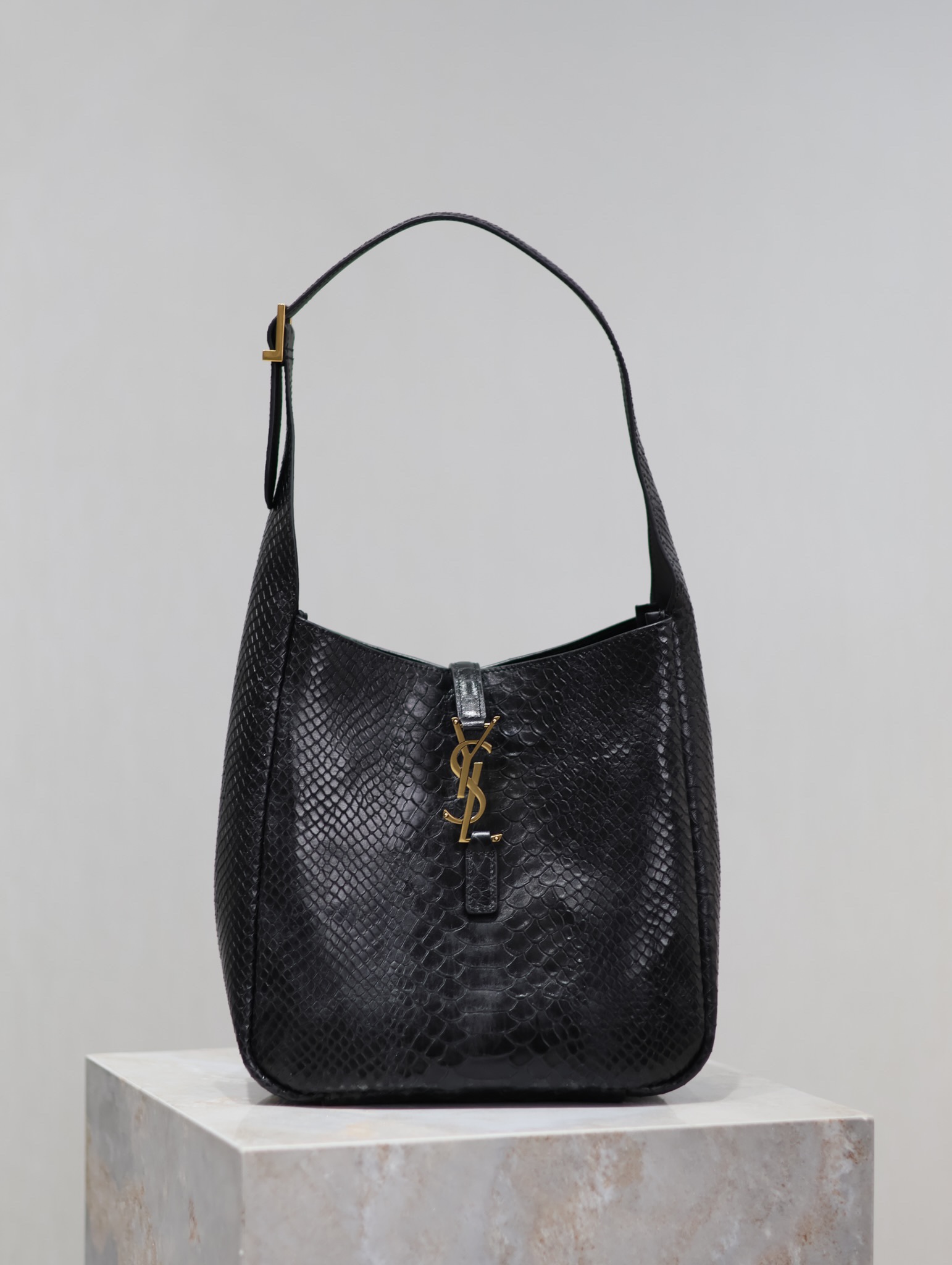 TOP Yves Saint Laurent YSL Le 5A7 Shoulder Bag 23x22x8.5cm - Black&GHW