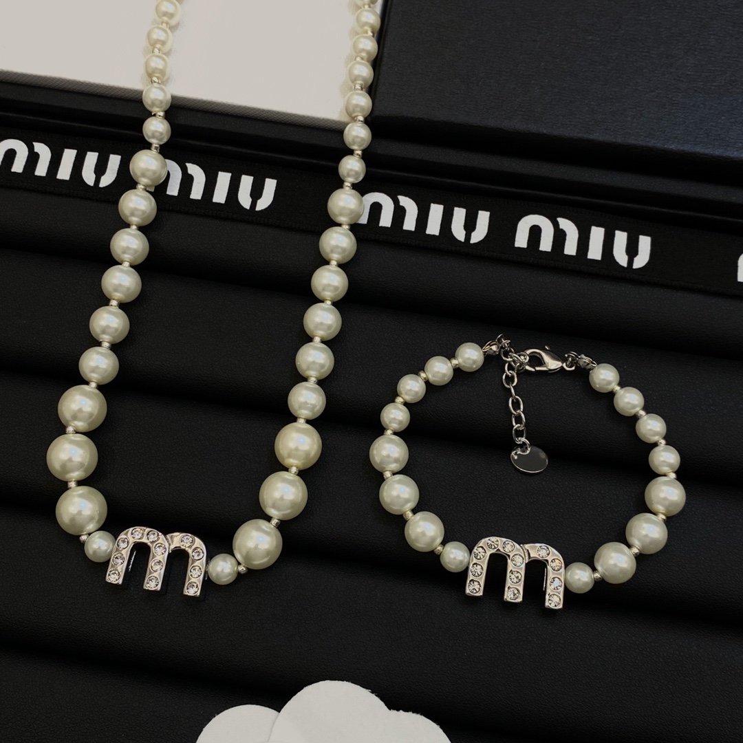 TOP Miu Miu Pearl Necklace/Bracelet - 2 Color
