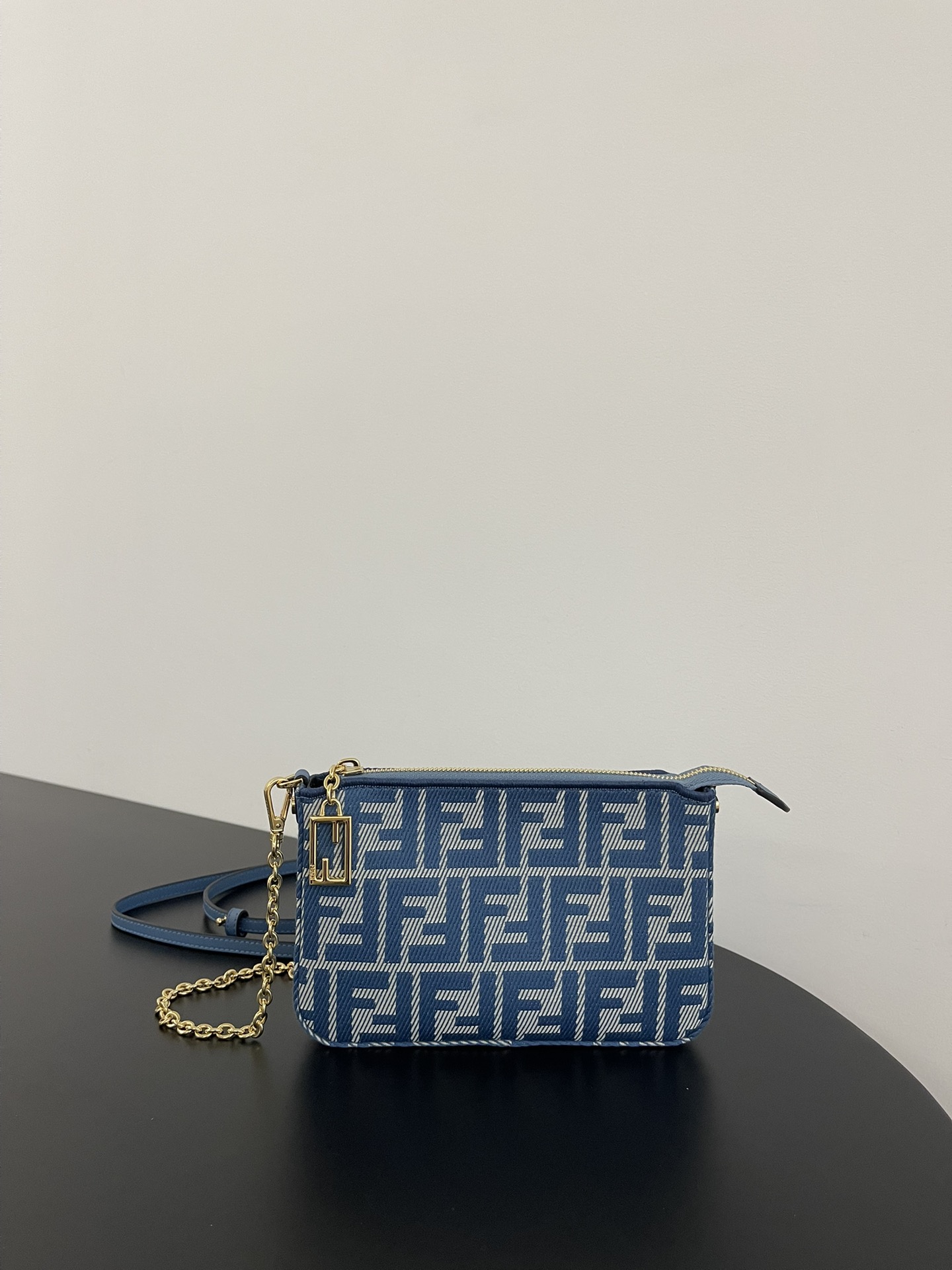 TOP FENDI Classic Mahjong Bag 20×3×13cm - Blue