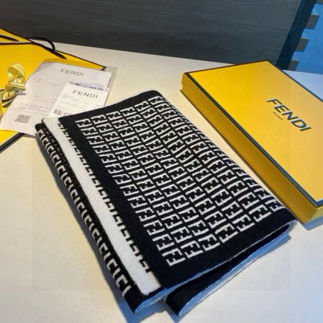 Fendi Wool knit double-sided scarf (Replica)