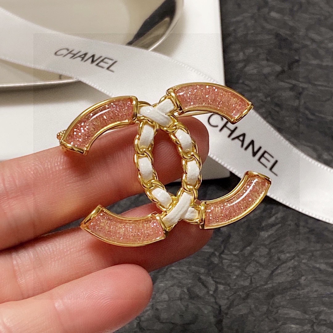 TOP CHANEL Brooch