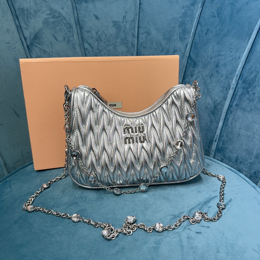 TOP Miu Miu Lambskin Crystal Chain Bag 21 x 16.5 x 5.5 cm - 6 Color