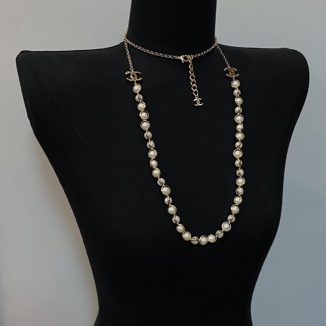 TOP CHANEL Pearl Necklace
