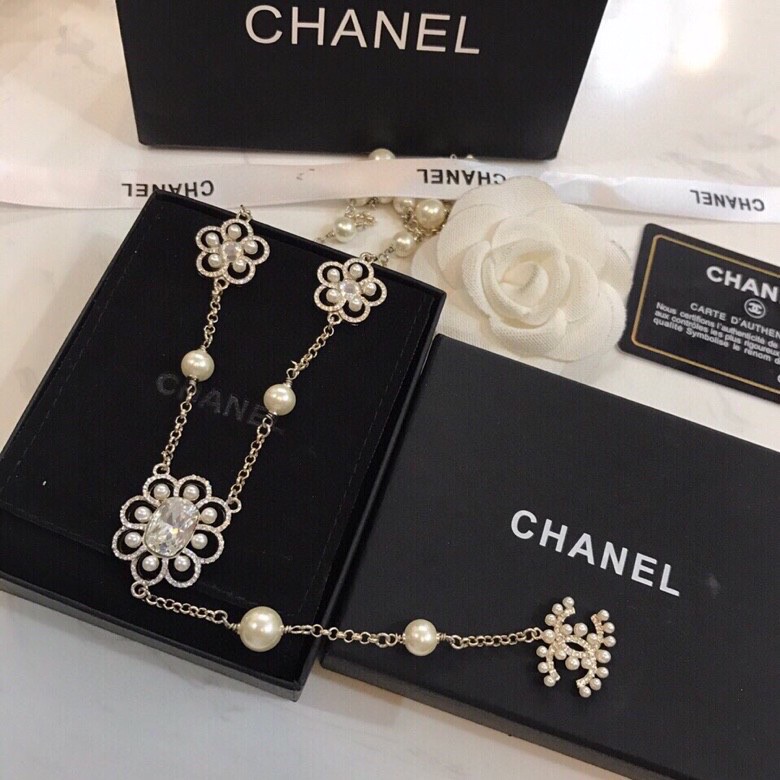 TOP CHANEL Double C Pearl Sweater Chain Necklace