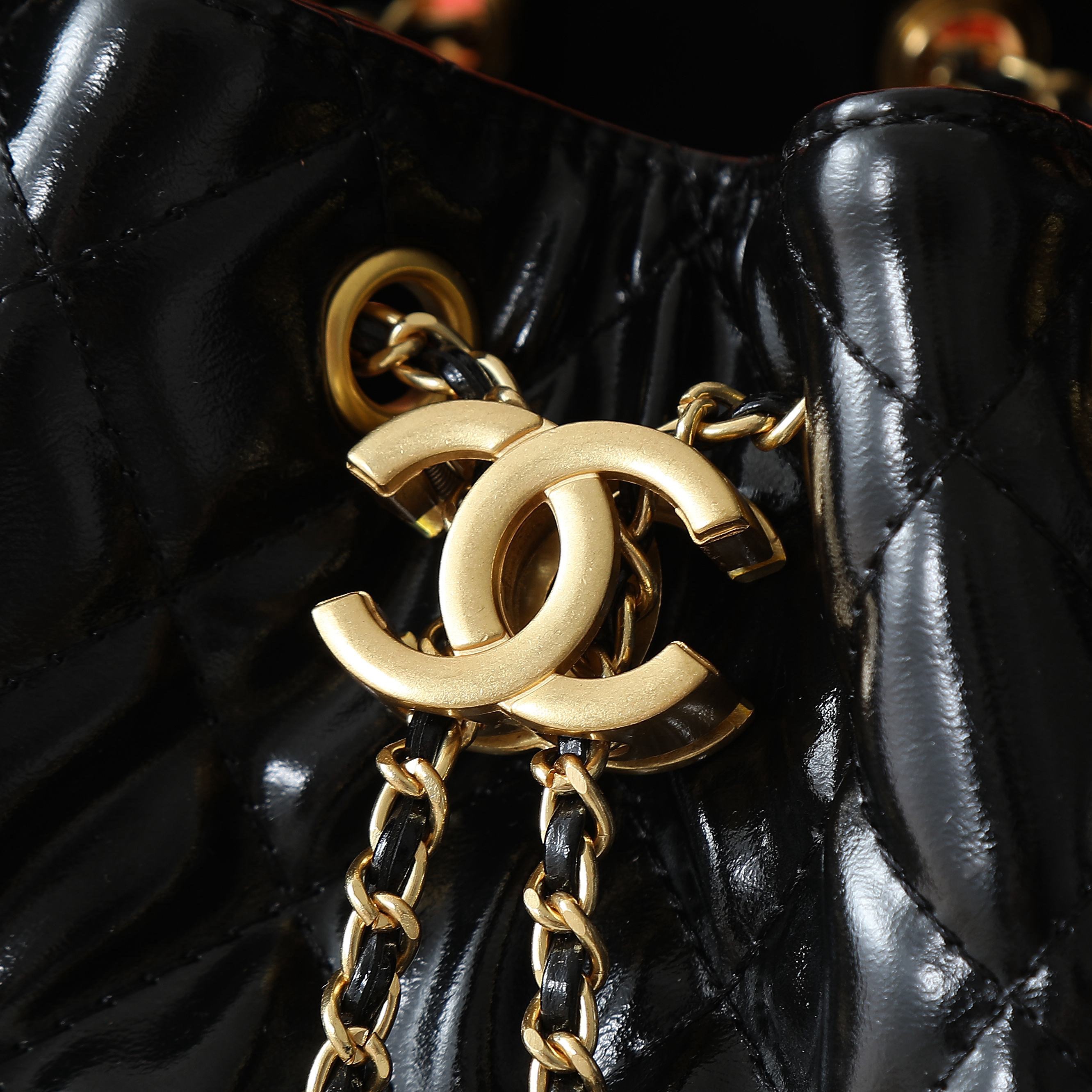 CHANEL 25 Handbag Patent leather & Gold-Tone Metal (Replica)