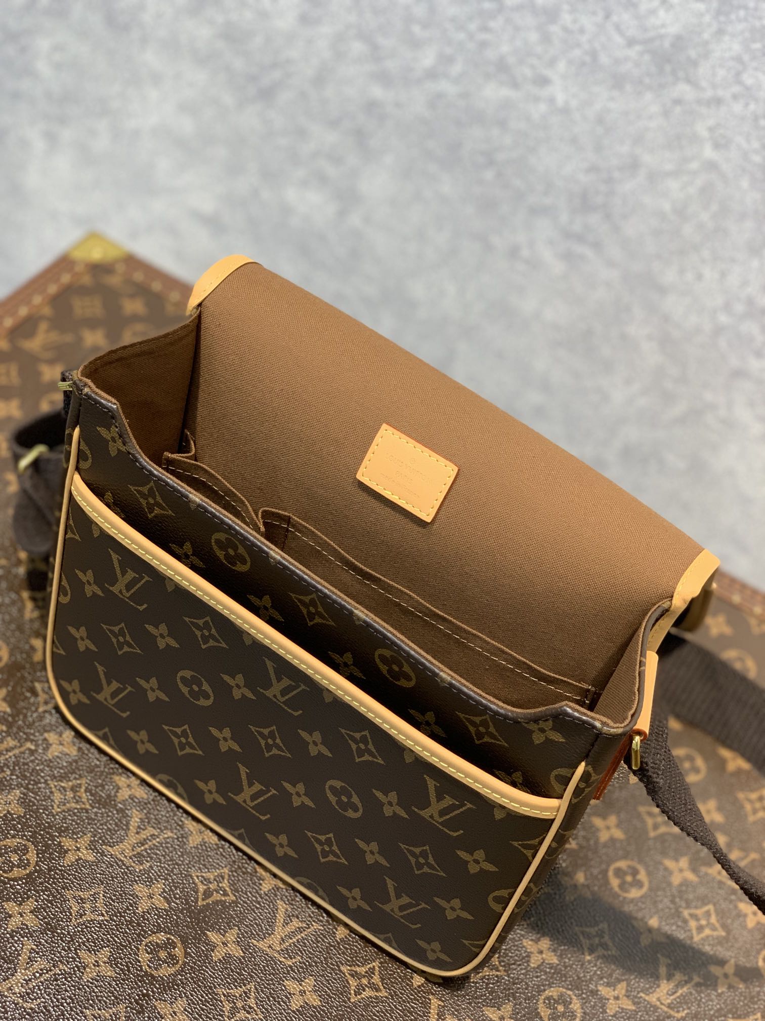TOP Louis Vuitton LV L*V Messenger Boss Fall PM Cross Body Shoulder Bag