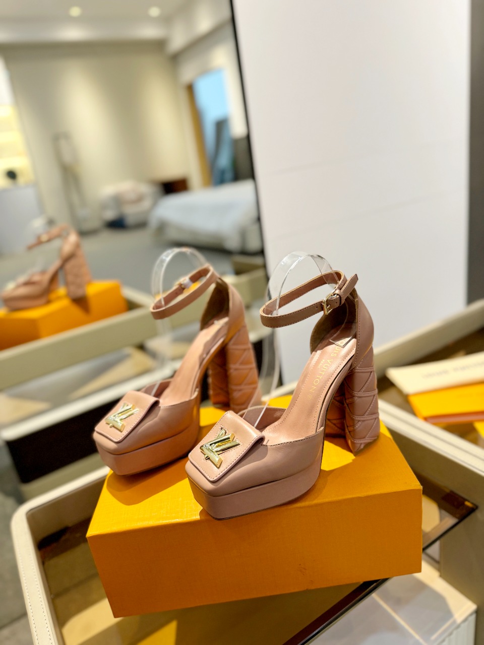 TOP Louis Vuitton LV Pumps - 7 Color