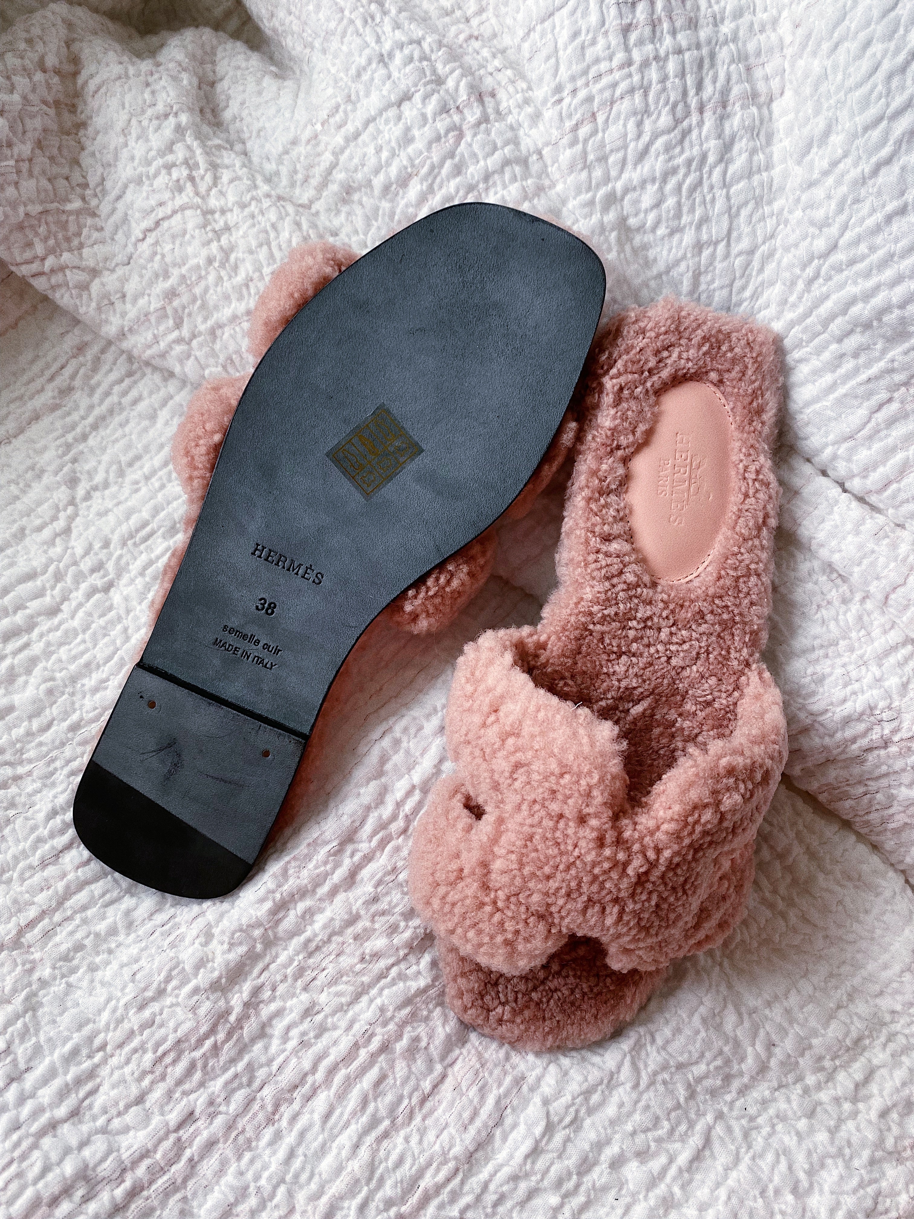 TOP HERMES Oran Open Toes Teddy Bear Sandals - Dusty Rose