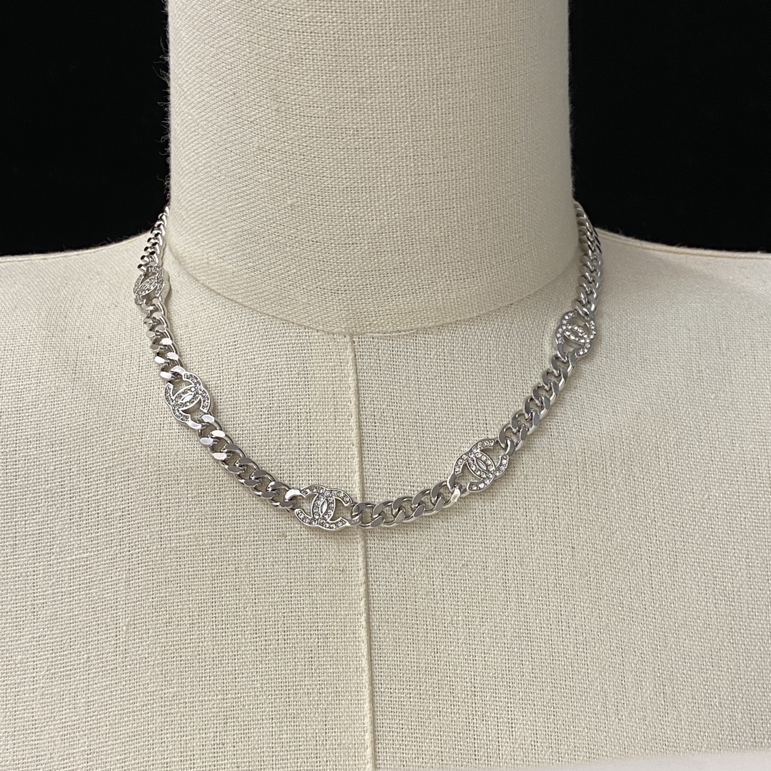 TOP CHANEL Necklace - Silver
