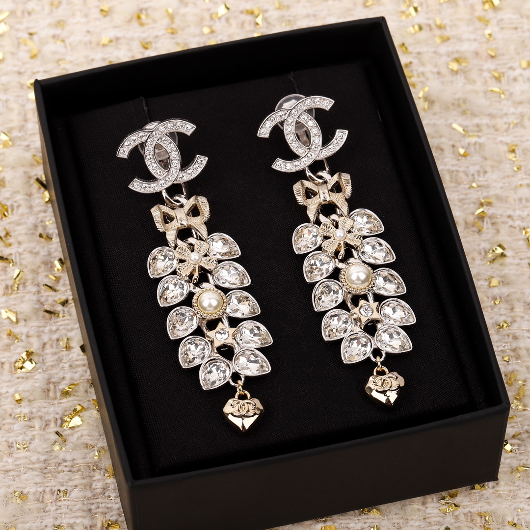 TOP CHANEL Butterfly Earrings - Silver