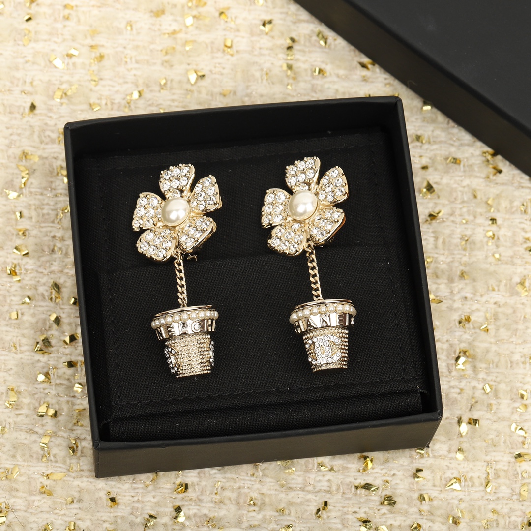 Top CHANEL Potted Flower Earrings