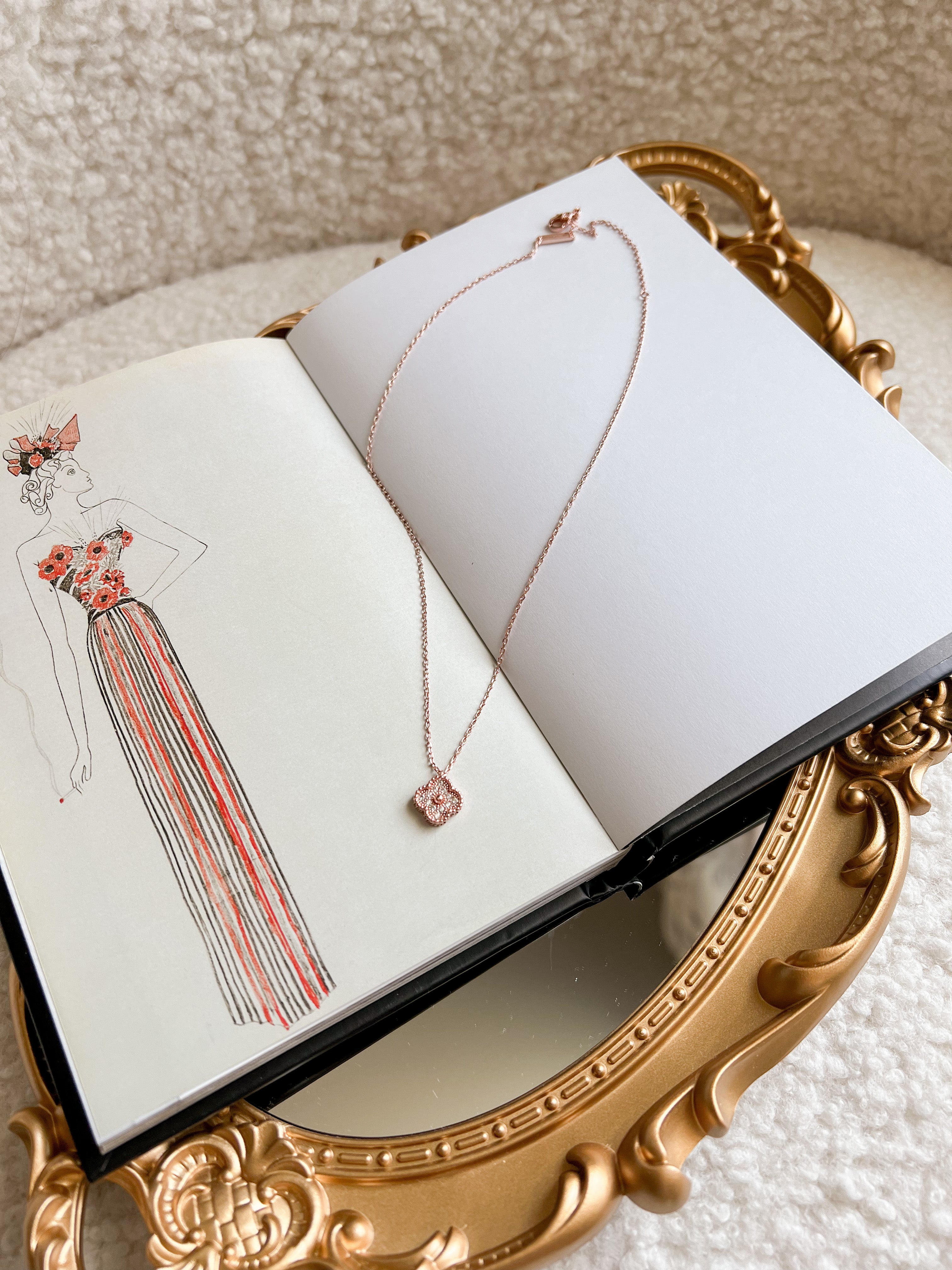 TOP Van Cleef & Arpels VCA Single Motif Stones Necklace - Rose Gold