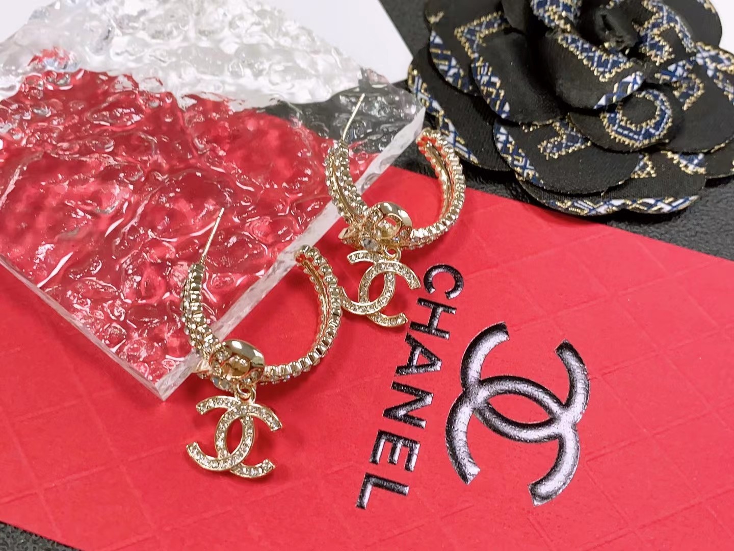 TOP CHANEL Double C Letter Stud Earrings - Gold