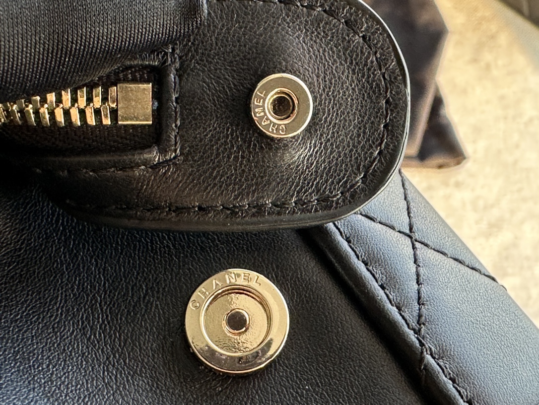 TOP CHANEL Mini Box Bag 11.5 X15 X8.5 cm - Black