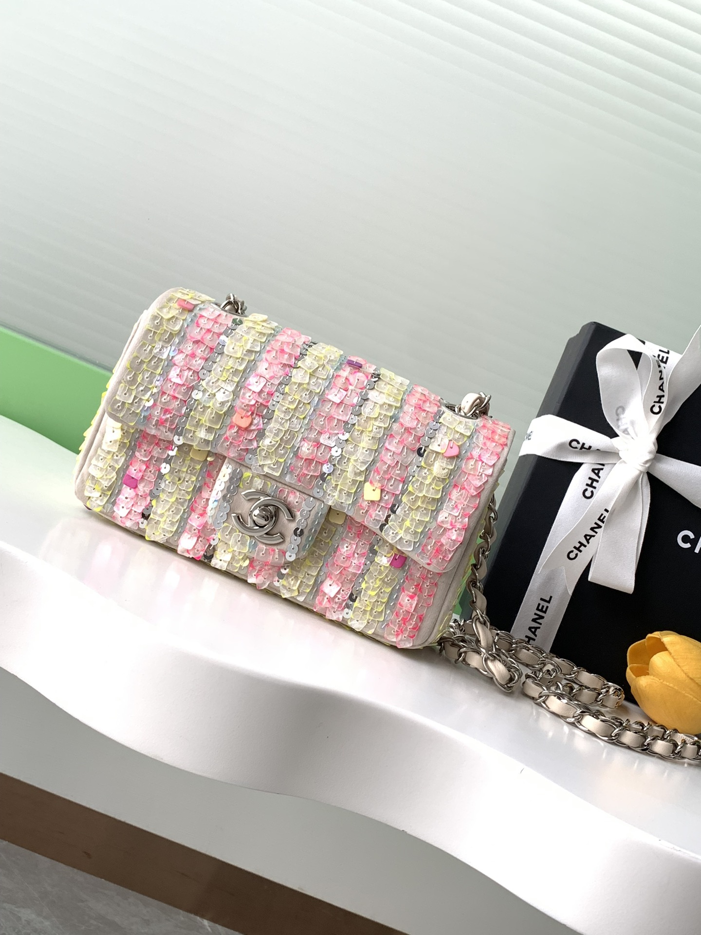 TOP CHANEL Flap Bag with Sequins 20cm/25cm - Beige