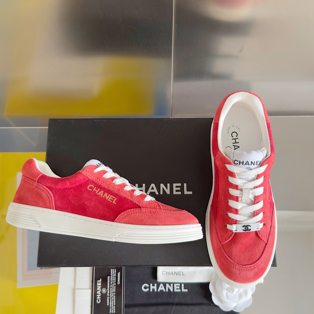TOP CHANEL 23A Sneaker - Panda Color - Red