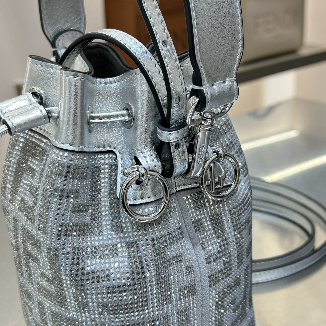 TOP FENDI Inner Suede Material Bucket Bag 18x12x10cm - Silvery