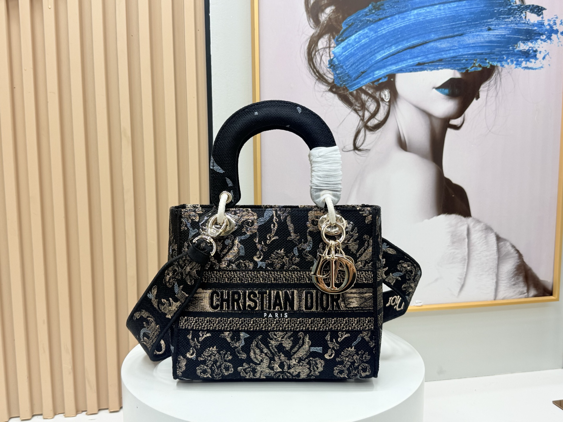 TOP Christian Dior Lady Dior Embroidery Bag  24 × 20 ×11 CM - Black