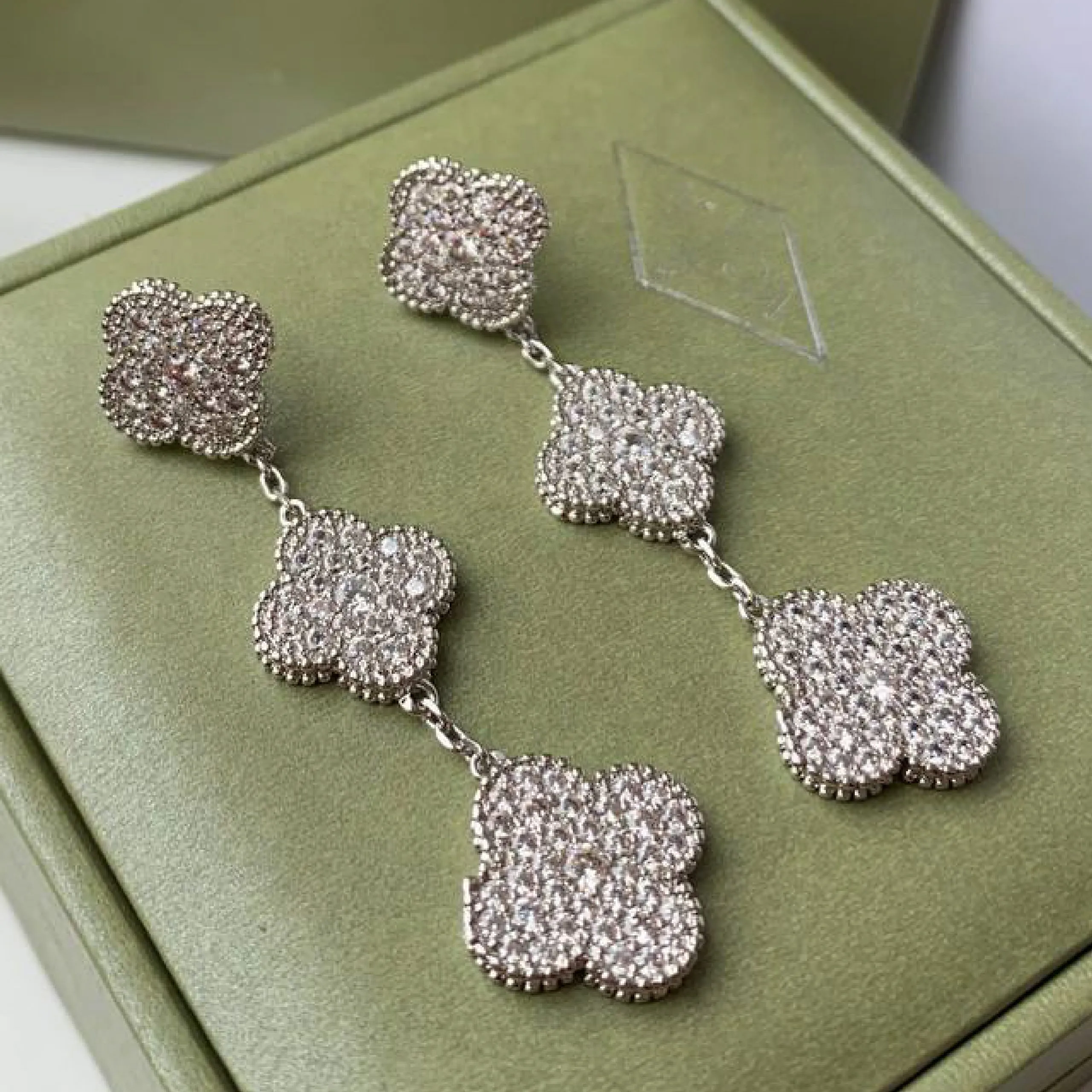 TOP Van Cleef & Arpels VCA Tri-Motifs Earrings with Stones - Silver