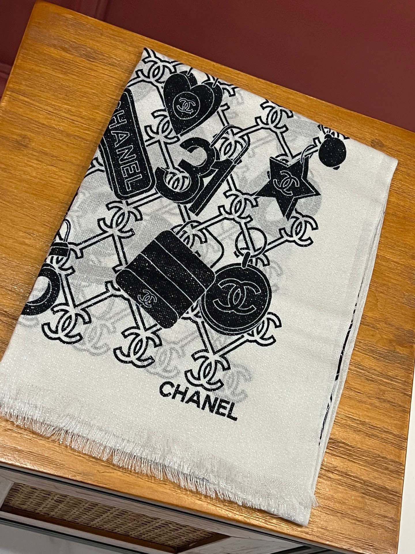 TOP CHANEL CC  Scarf 110x200cm - 2 Colors