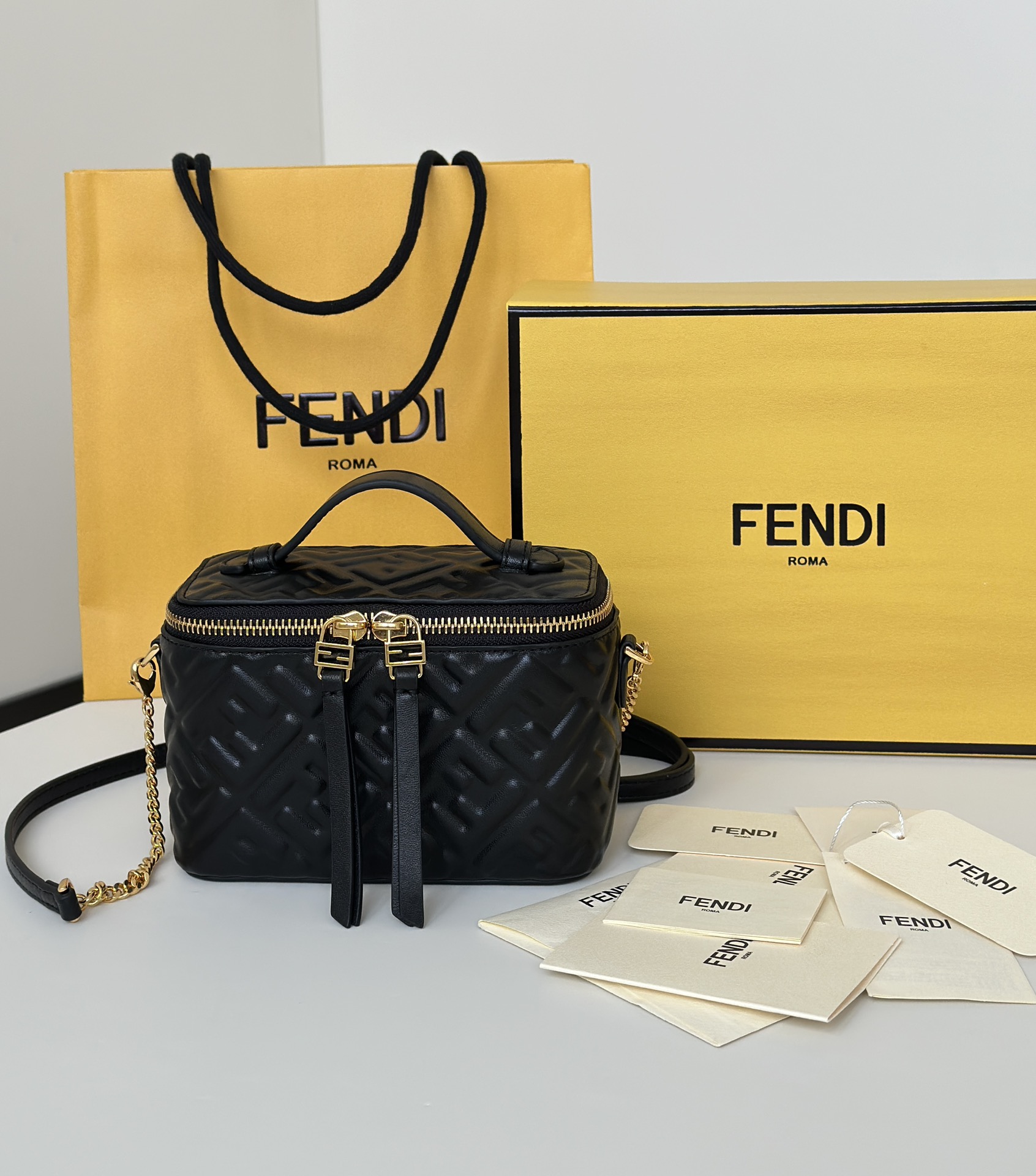TOP FENDI Vanity Bag 16x8x11cm - Black