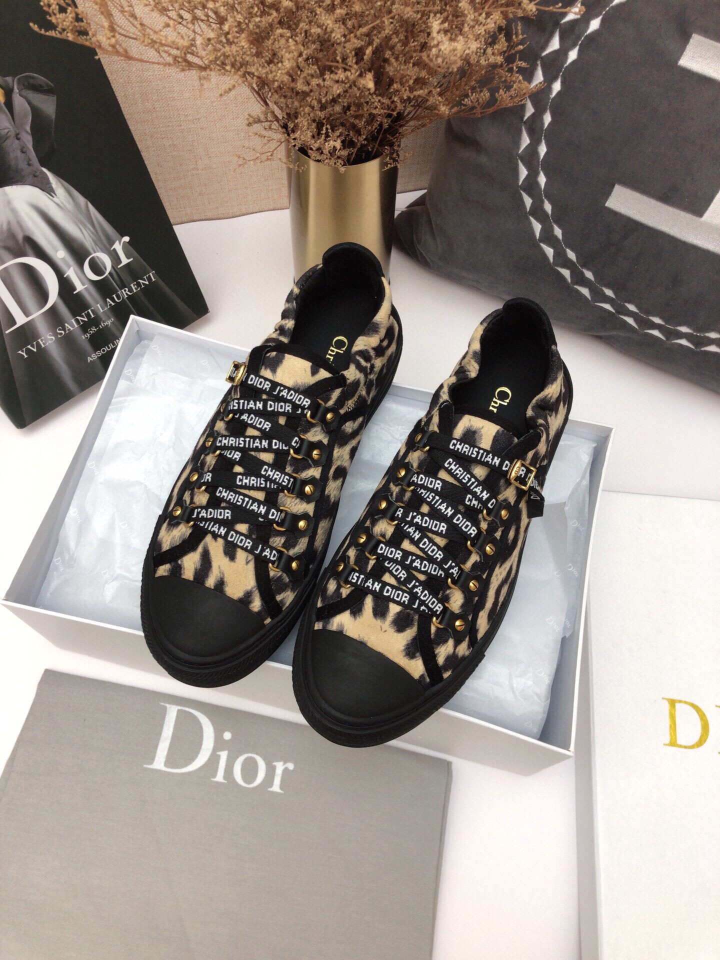TOP Christian Dior Walkn Flat Strap Casual Shoes - 3 Colors