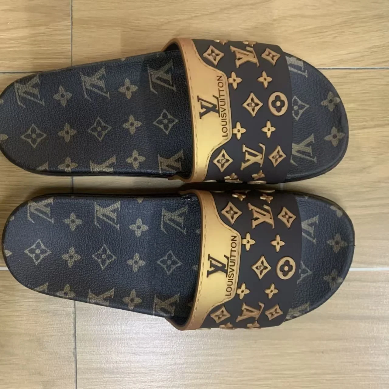 AAASandals Embossed Vintage Floral Pattern Slide Sandals Non Slip Open Toe Flat Slides Casual Indoor Outdoor Summer Slippers Unisex