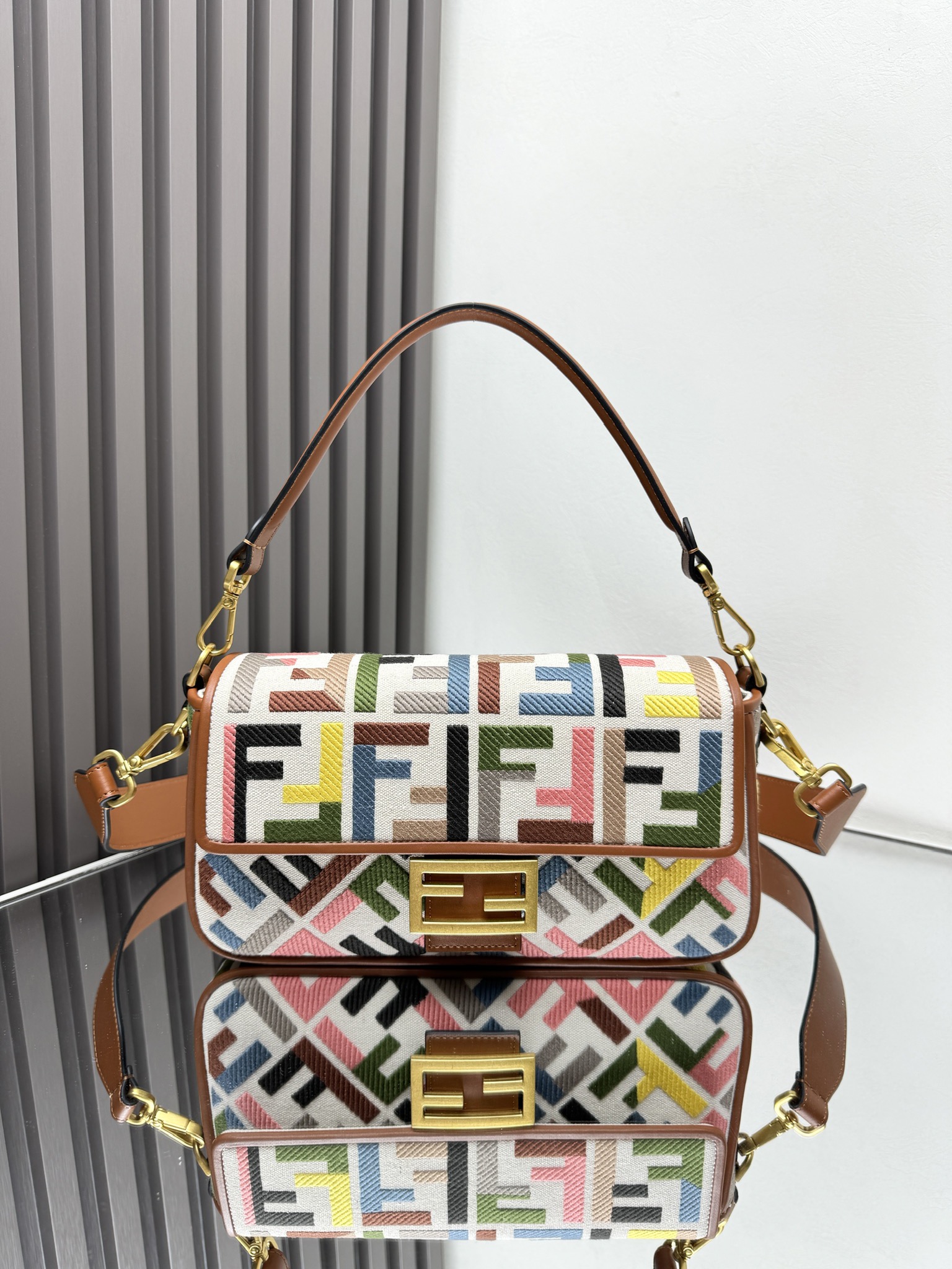 TOP FENDI Baguette Bag Colorful Embroidery 26x13x6cm - Beige