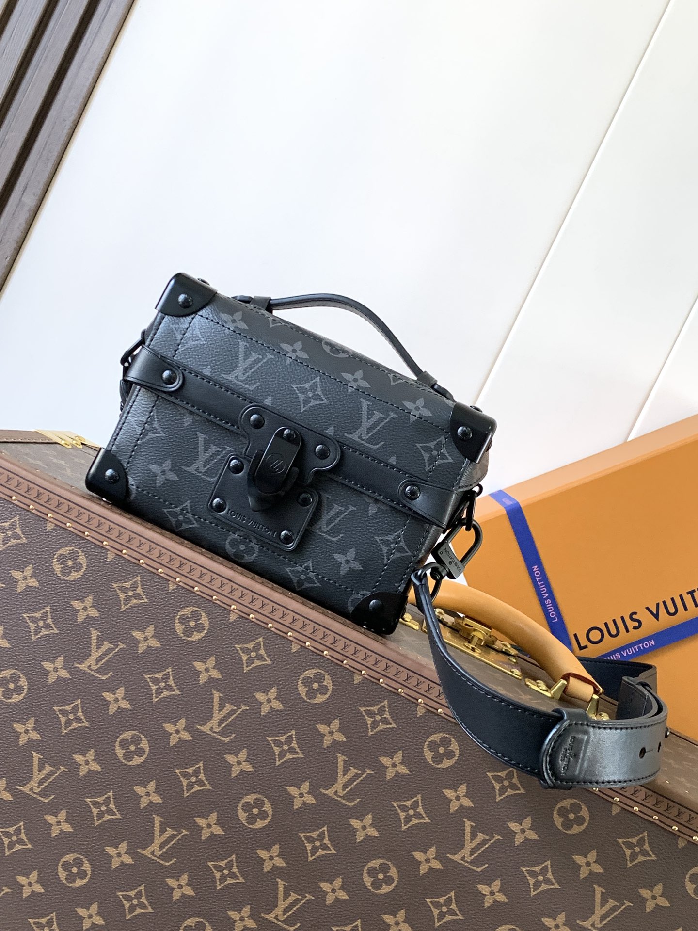TOP Louis Vuitton LV  Soul Trunk Handbag 19x15x7cm - Black