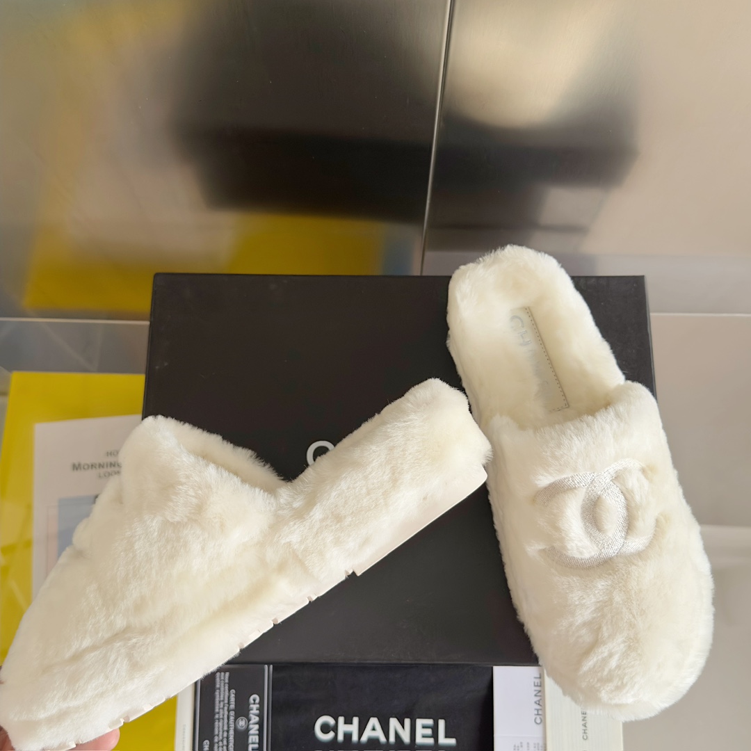 TOP CHANEL CC Thick-soled Furry Slippers - 4 Color