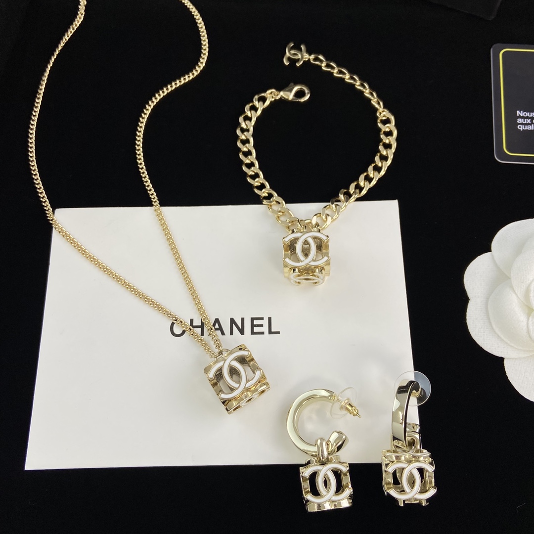TOP CHANEL Necklace Bracelet Earrings Set