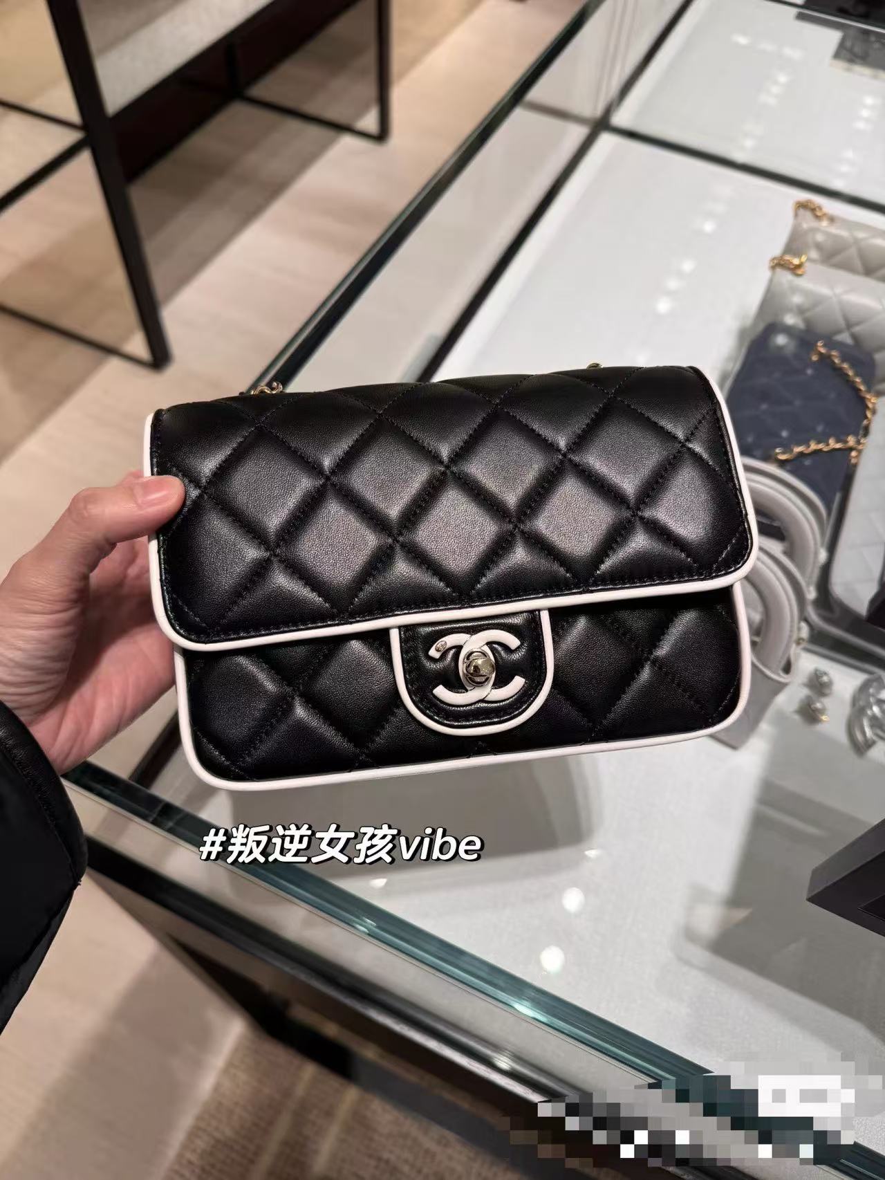 TOP CHANEL Flap Bag Leather Bag 12/19.5/3.5cm - Black